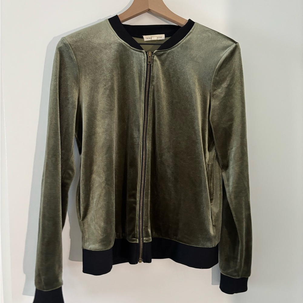 Socialite Women’s Velvet Bomber Jacket - Olive Green
